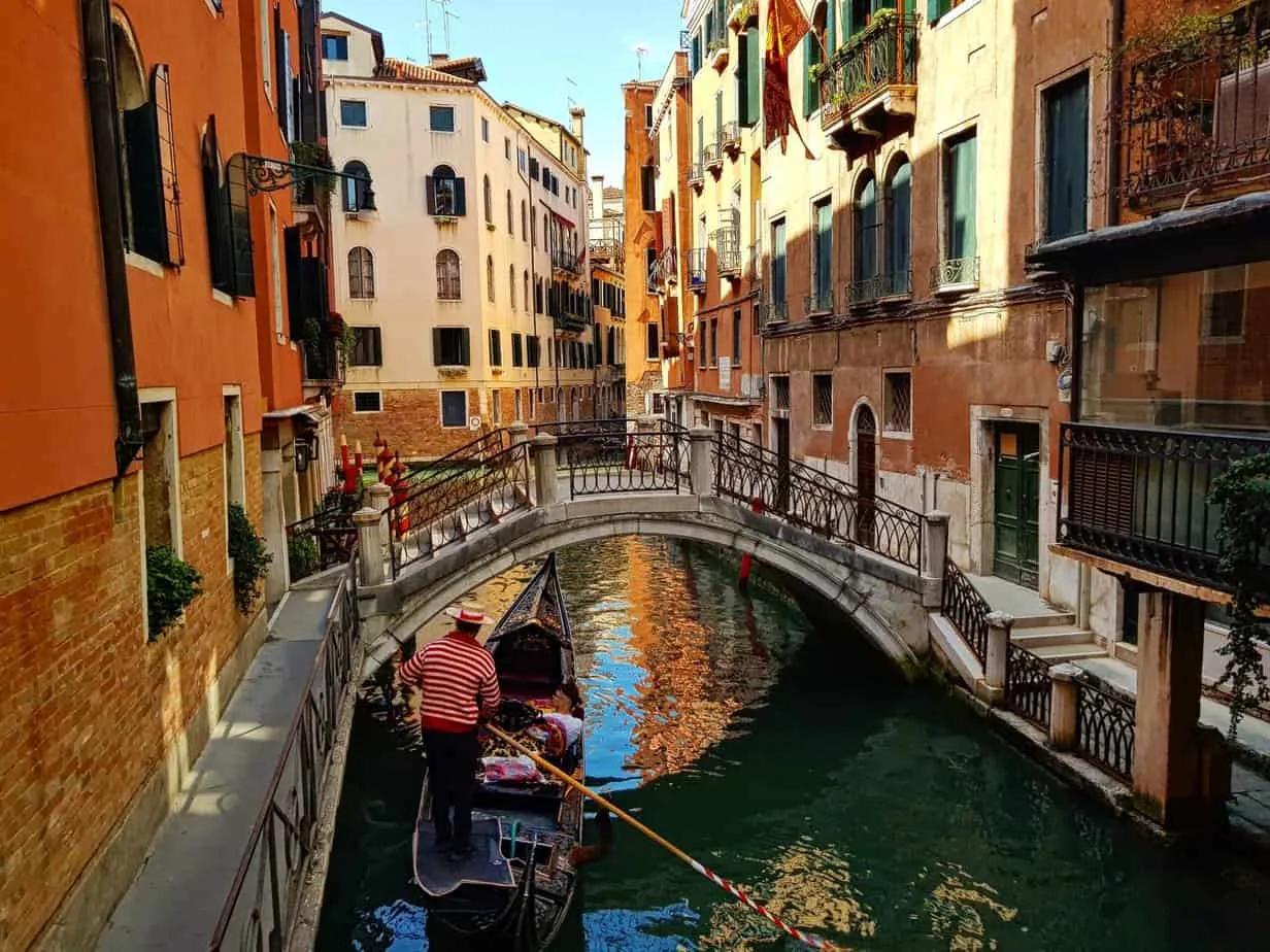 Timeless travel in Venice