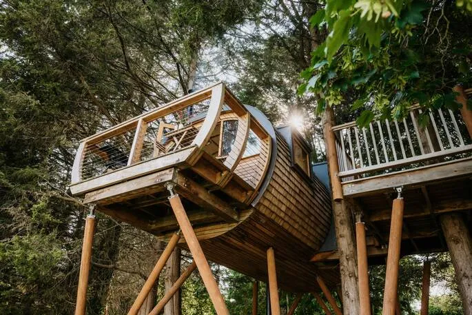 Luxurious treehouse in Italy